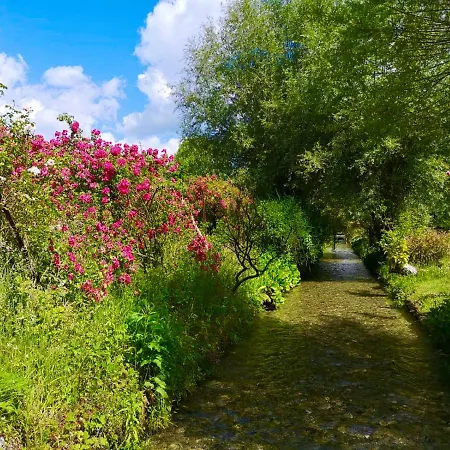 Aux Jolies Sources Bed & Breakfast