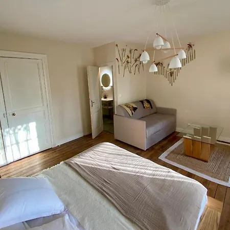 Aux Jolies Sources Bed & Breakfast 3*