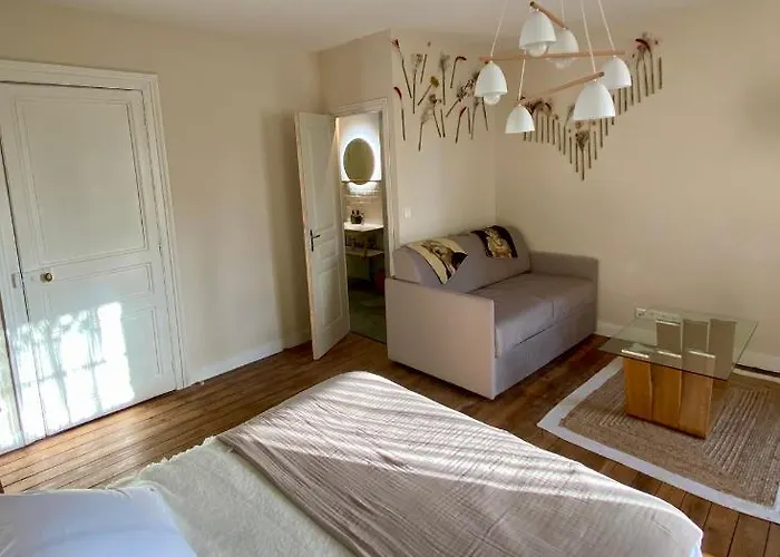 Aux Jolies Sources Bed & Breakfast 3*